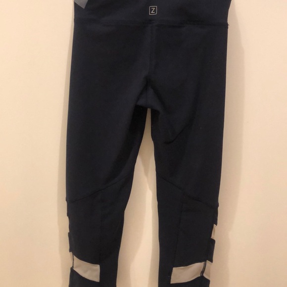 Zobha dark blue and cream athletics capris. - Picture 4 of 7